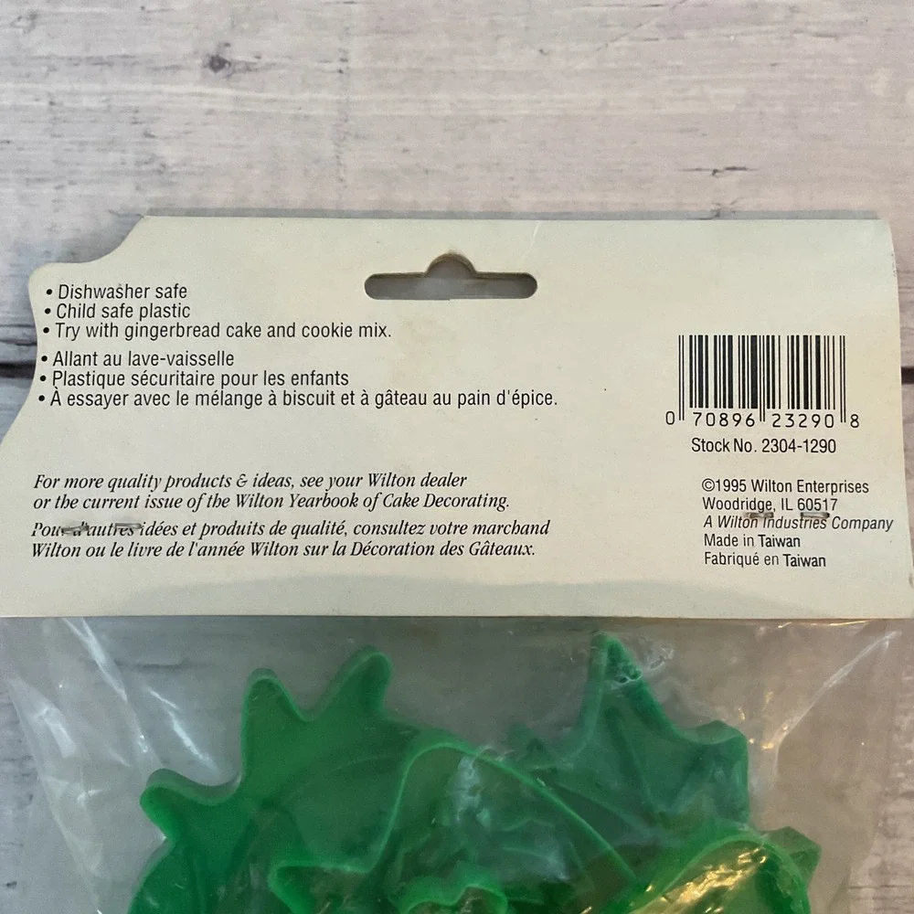 Wilton VTG 1995 Christmas Treats Cookie Cutters Set of 4 Green Plastic 2304-1290